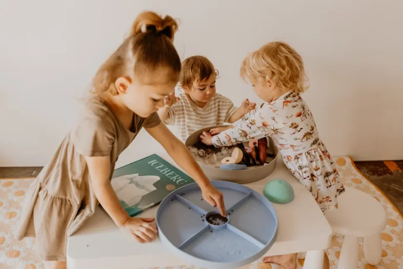 Jellystone Designs - Senzorický třídící tác Tray Play, modrý