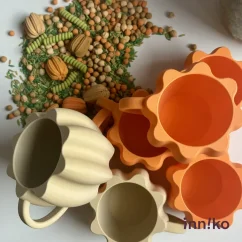 WooBeWee™ Pomůcka k hraní | Dýňový hrníček od Em - béžová