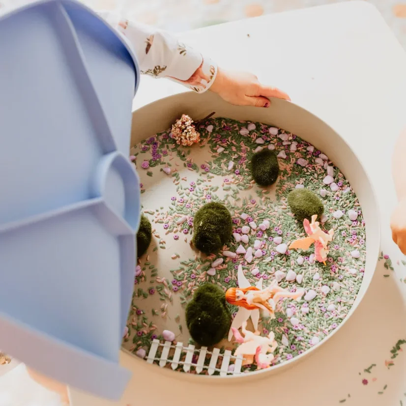 Jellystone Designs | Senzorický triediaci tácku Tray Play | fialový