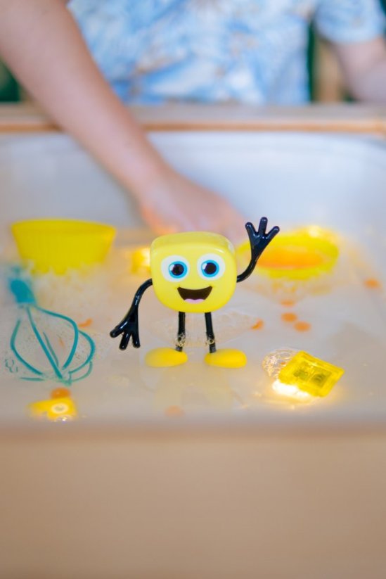 Glo Pals Kúpacia figúrka Alex - sada s dvoma zmyslovými kockami, ktoré svietia vo vode