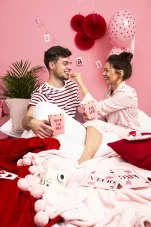 PARTYDECO Vějíř z kapesníků, červený, 20-30 cm