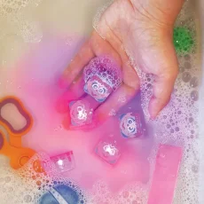Glo Pals | Senzorické kostky svítící ve vodě | fialové/růžové
