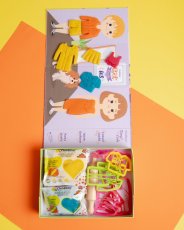 ChildGen | Natural Playdough | Oblékáme se