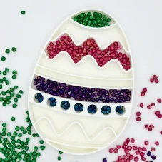 Kraslice - tácka pre zmyslové hranie