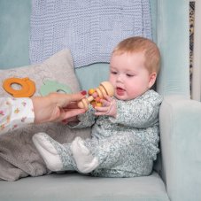 TickiT Chrastítko s korálky SiliSoft (Země)