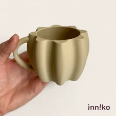 WooBeWee™ Pomôcka na hranie | Tekvicový hrnček od Em - béžová