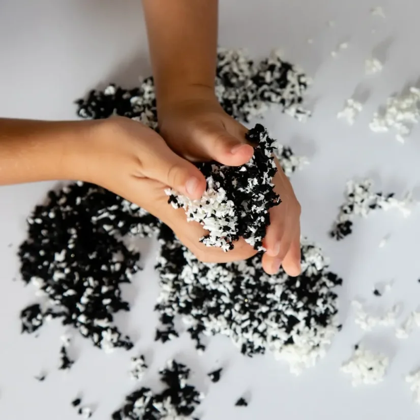 Playfoam Pluffle™ | Twist Black & White