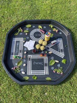 Tuff tray