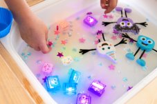 Glo Pals senzorické kostky svítící ve vodě - tyrkysové