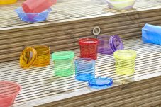 TickiT Barevné průsvitné kelímky se zvětšovacím víčkem (6 ks)